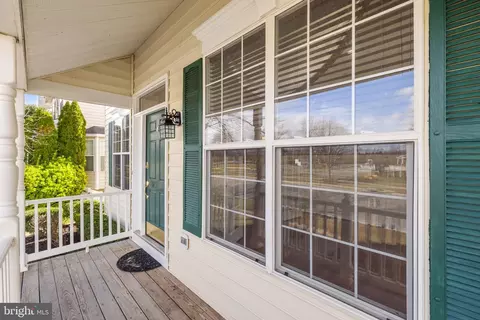 Exterior - 42903 Center St, Chantilly, VA 20152 photo 17 of 36