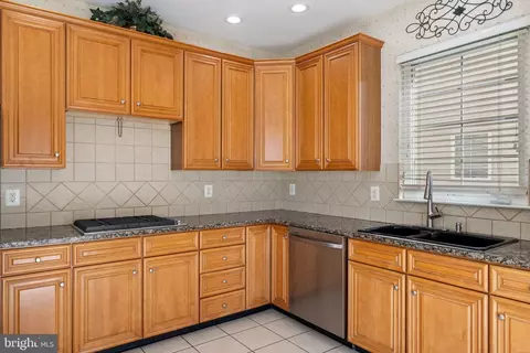 Kitchen - 42903 Center St, Chantilly, VA 20152 photo 4 of 4