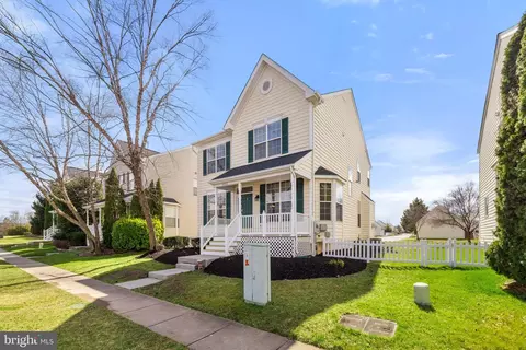 Exterior - 42903 Center St, Chantilly, VA 20152 photo 10 of 36