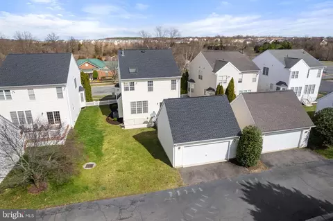 Exterior - 42903 Center St, Chantilly, VA 20152 photo 33 of 36