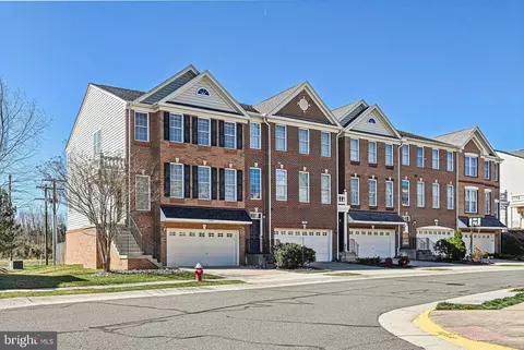 25663 America Sq, Chantilly, VA 20152