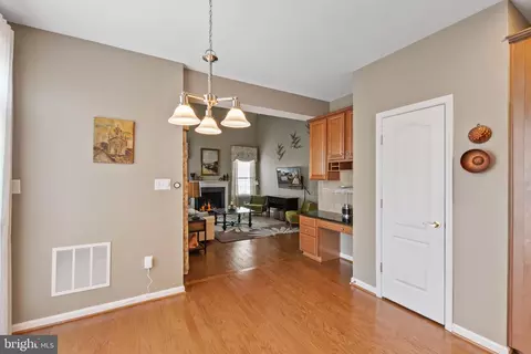 Kitchen - 20495 Crescent Pointe Pl, Ashburn, VA 20147 photo 8 of 8
