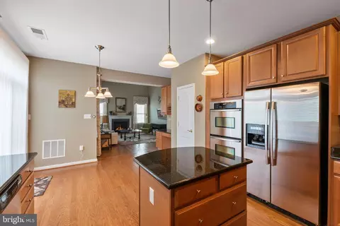 Kitchen - 20495 Crescent Pointe Pl, Ashburn, VA 20147 photo 6 of 8