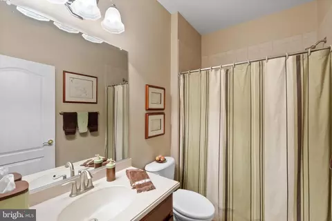 Bath - 20495 Crescent Pointe Pl, Ashburn, VA 20147 photo 1 of 4