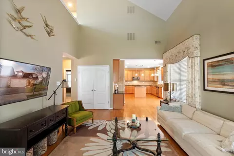 Living - 20495 Crescent Pointe Pl, Ashburn, VA 20147 photo 4 of 5