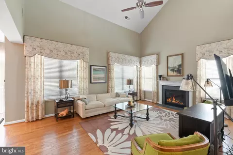 Living - 20495 Crescent Pointe Pl, Ashburn, VA 20147 photo 2 of 5