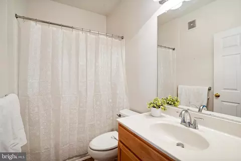 Bath - 43935 Hickory Corner Ter #101, Ashburn, VA 20147 photo 1 of 2