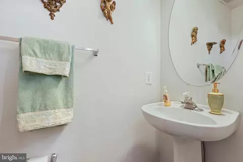 Entry Way - 21060 Mossy Glen Ter, Ashburn, VA 20147 photo 3 of 4
