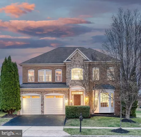19300 Creek Field Cir, Leesburg, VA 20176