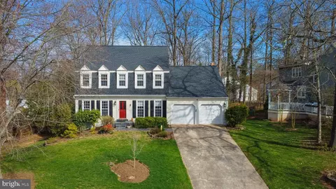 4 Westmoreland Dr, Sterling, VA 20165