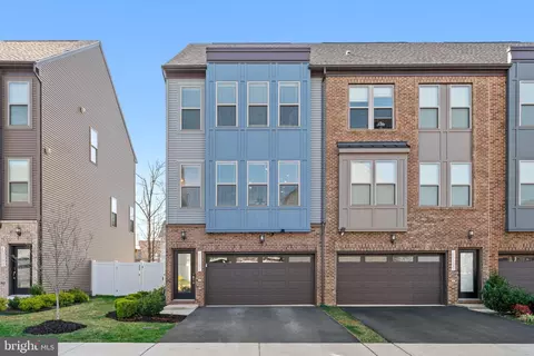 45387 Daveno Sq, Sterling, VA 20164