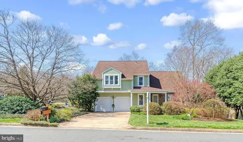 1 Westmoreland Dr, Sterling, VA 20165