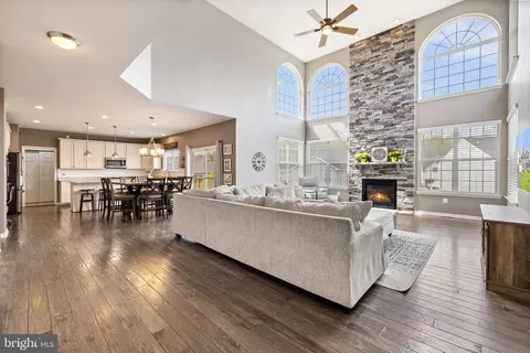16973 Buckington Ct, Round Hill, VA 20141