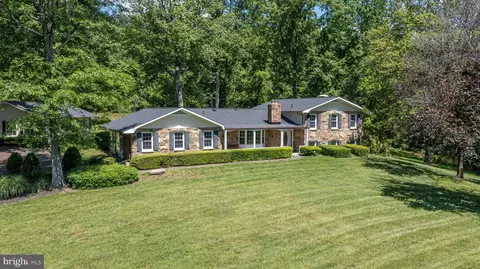 16731 Woodchase Ln, Round Hill, VA 20141