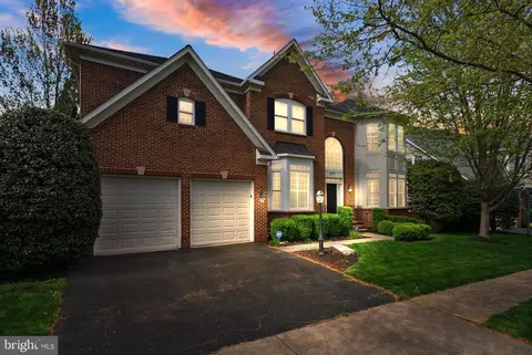 18779 Kipheart Dr, Leesburg, VA 20176