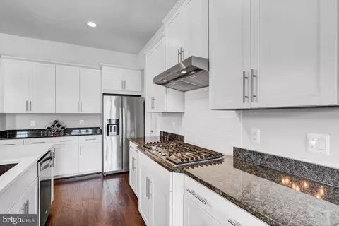 Kitchen - 23672 Jayadev Ter, Ashburn, VA 20148 photo 6 of 12