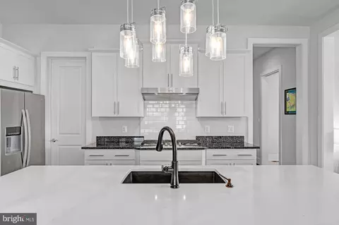 Kitchen - 23672 Jayadev Ter, Ashburn, VA 20148 photo 8 of 12