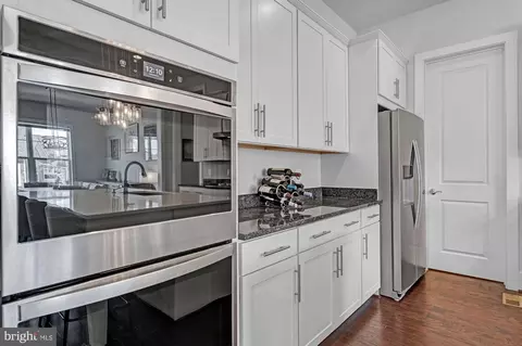 Kitchen - 23672 Jayadev Ter, Ashburn, VA 20148 photo 9 of 12