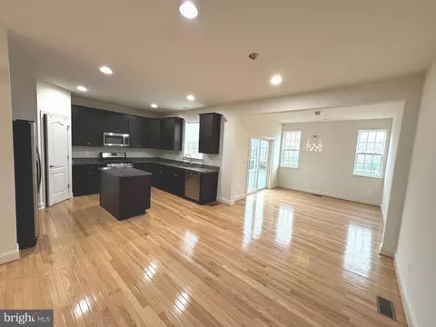 Kitchen - 23212 Tradewind Dr, Brambleton, VA 20148 photo 3 of 6