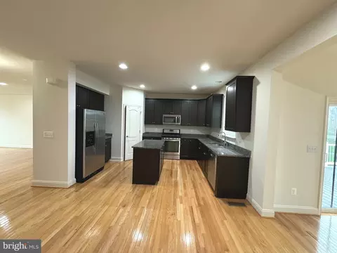 Kitchen - 23212 Tradewind Dr, Brambleton, VA 20148 photo 2 of 6