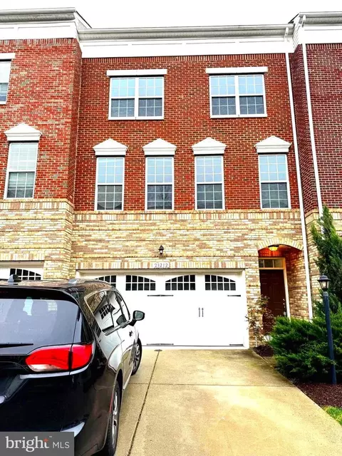 23212 Tradewind Dr, Brambleton, VA 20148