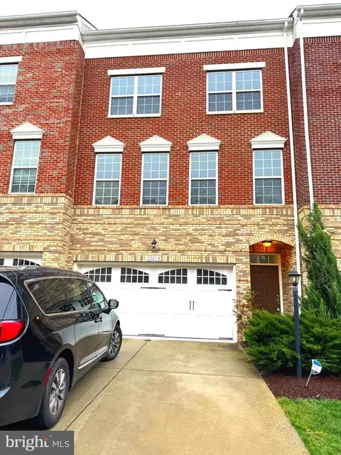Exterior - 23212 Tradewind Dr, Brambleton, VA 20148 photo 2 of 9