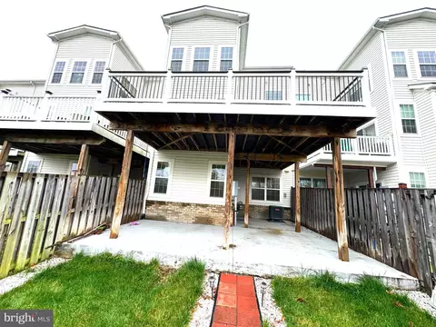 Exterior - 23212 Tradewind Dr, Brambleton, VA 20148 photo 8 of 9