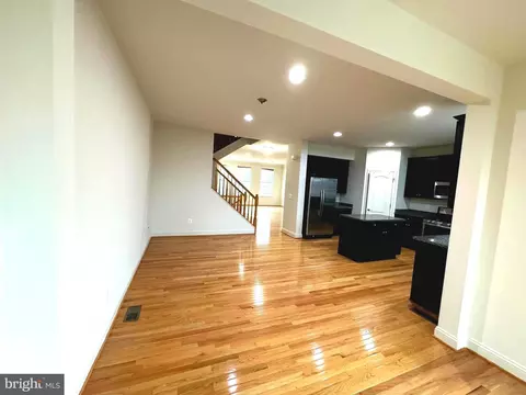 Living - 23212 Tradewind Dr, Brambleton, VA 20148 photo 2 of 3