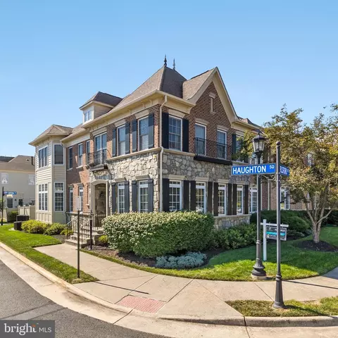 24902 Earlsford Dr, Chantilly, VA 20152