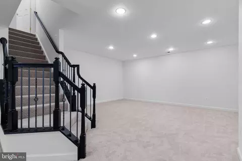 Entry Way - 24902 Earlsford Dr, Chantilly, VA 20152 photo 11 of 12