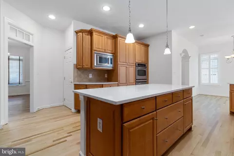 Kitchen - 24902 Earlsford Dr, Chantilly, VA 20152 photo 4 of 4