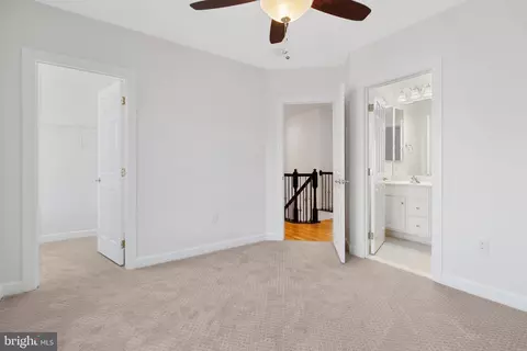 Entry Way - 24902 Earlsford Dr, Chantilly, VA 20152 photo 9 of 12