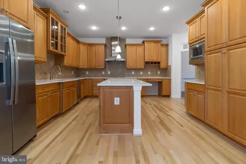 Kitchen - 24902 Earlsford Dr, Chantilly, VA 20152 photo 2 of 4
