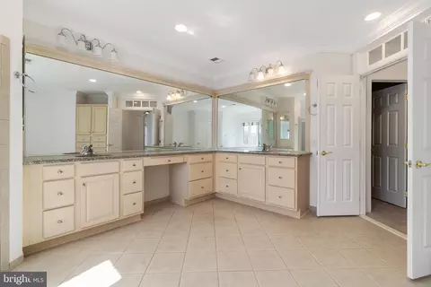 Entry Way - 24902 Earlsford Dr, Chantilly, VA 20152 photo 8 of 12