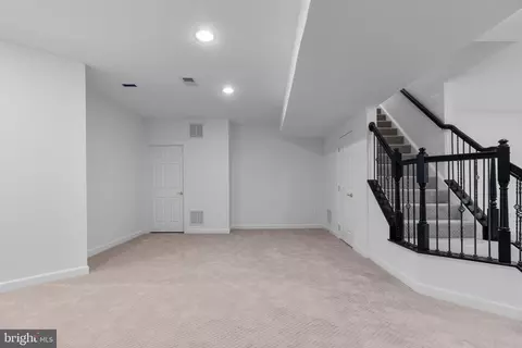 Entry Way - 24902 Earlsford Dr, Chantilly, VA 20152 photo 12 of 12