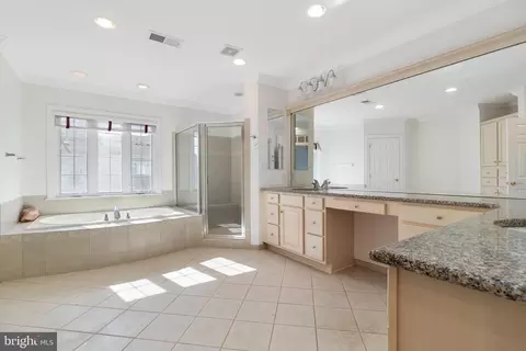 Bath - 24902 Earlsford Dr, Chantilly, VA 20152 photo 1 of 5