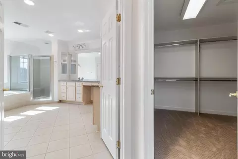 Entry Way - 24902 Earlsford Dr, Chantilly, VA 20152 photo 7 of 12