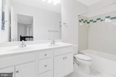 Bath - 24902 Earlsford Dr, Chantilly, VA 20152 photo 4 of 5
