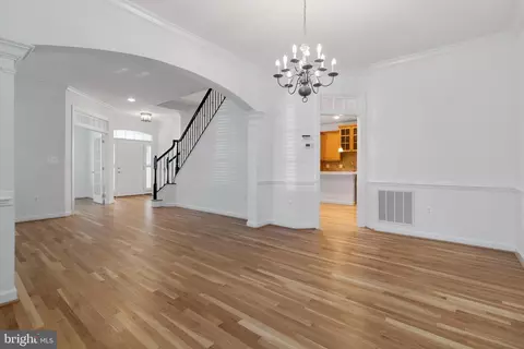Entry Way - 24902 Earlsford Dr, Chantilly, VA 20152 photo 1 of 12