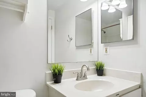 Bath - 7 Clinton Ct, Sterling, VA 20165 photo 4 of 4