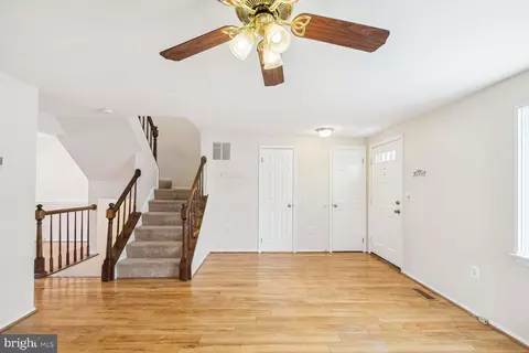 Living - 7 Clinton Ct, Sterling, VA 20165 photo 2 of 3
