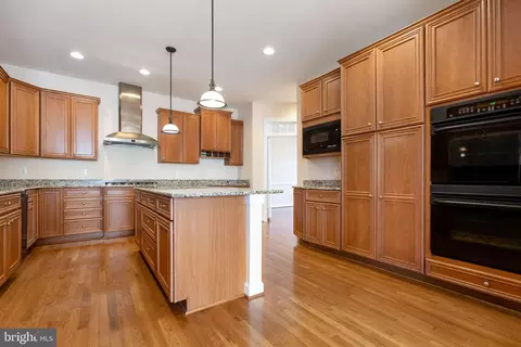 24892 Castleton Dr, Chantilly, VA 20152 photo 13