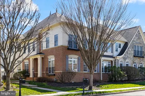 24892 Castleton Dr, Chantilly, VA 20152