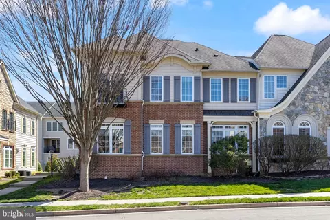 24892 Castleton Dr, Chantilly, VA 20152 photo 4