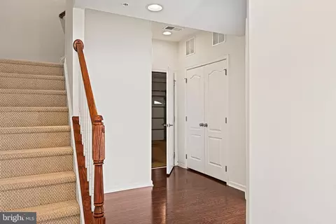 43182 Witham Sq, Ashburn, VA 20148 photo 5