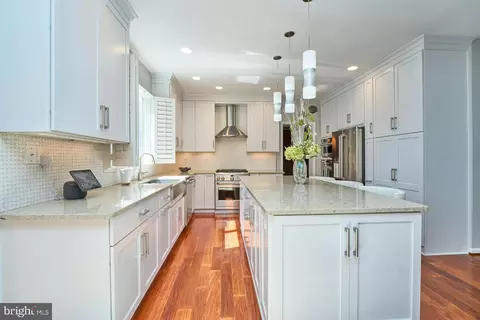 Kitchen - 21315 Windrush Ct, Sterling, VA 20165 photo 2 of 5