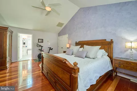 Bedroom - 21315 Windrush Ct, Sterling, VA 20165 photo 2 of 7