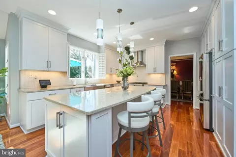 Kitchen - 21315 Windrush Ct, Sterling, VA 20165 photo 3 of 5