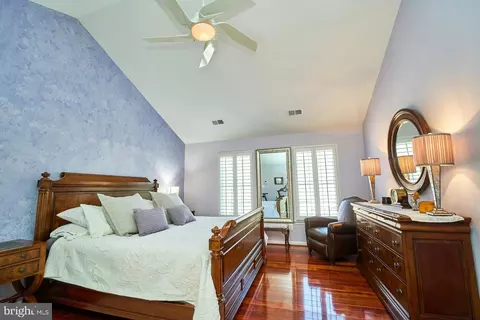 Bedroom - 21315 Windrush Ct, Sterling, VA 20165 photo 3 of 7