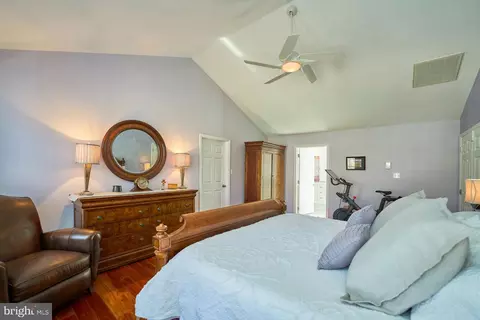 Bedroom - 21315 Windrush Ct, Sterling, VA 20165 photo 4 of 7